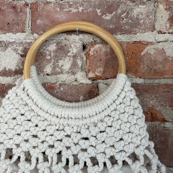 Crocheted hand bag - Picture 2 of 3